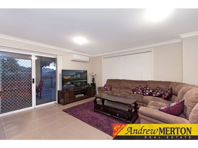 35 Bluebell Cres St, Ropes Crossing NSW 2760
