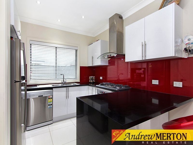 33 Holland Avenue St, Ropes Crossing NSW 2760