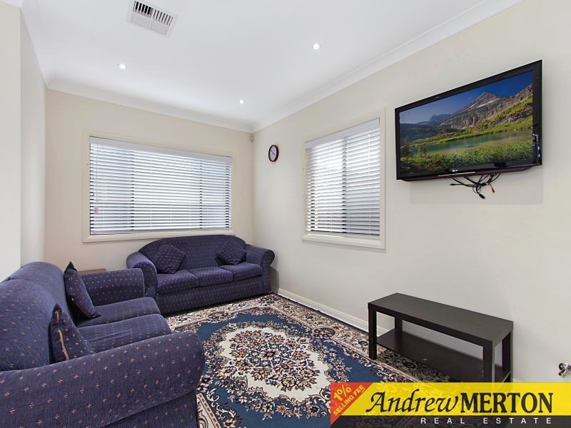 33 Holland Avenue St, Ropes Crossing NSW 2760