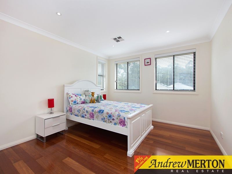 33 Holland Avenue St, Ropes Crossing NSW 2760