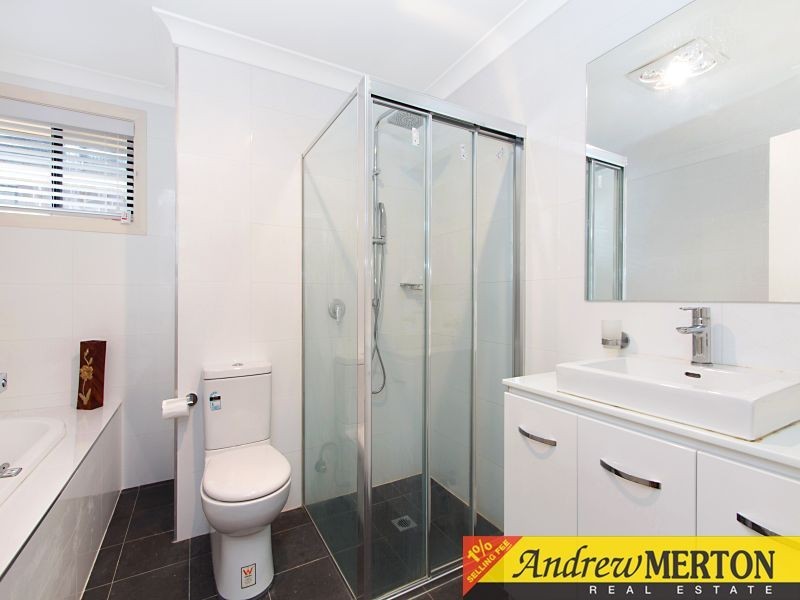 33 Holland Avenue St, Ropes Crossing NSW 2760