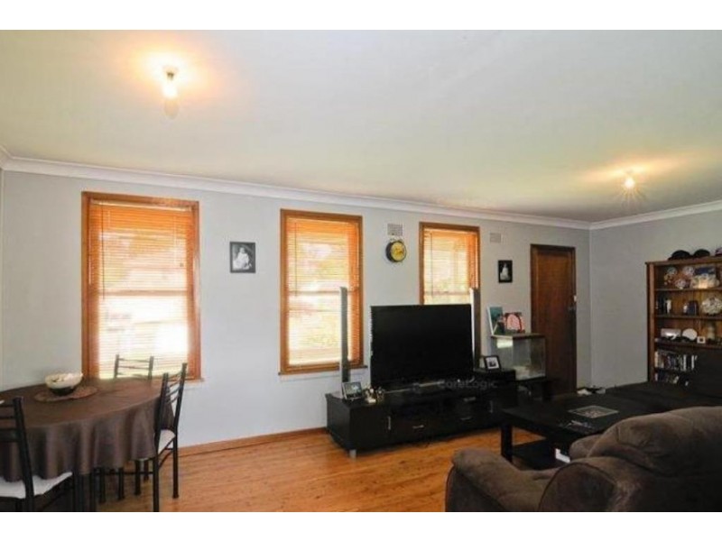 3 Manila Rd, Lethbridge Park NSW 2770