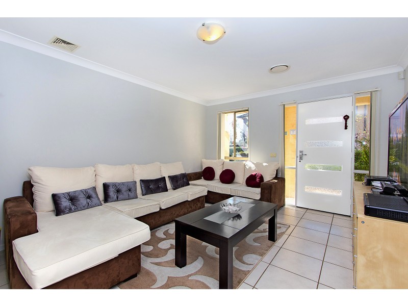 39 Treetop Cct, Quakers Hill NSW 2763