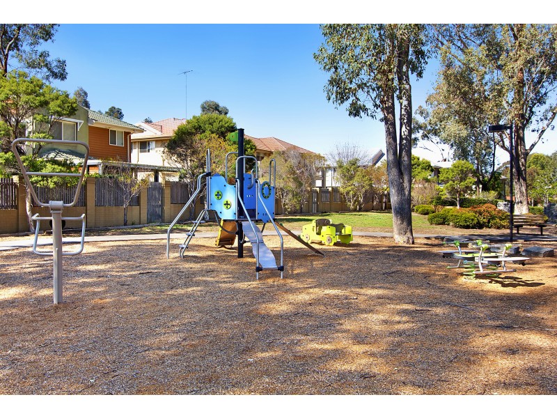 39 Treetop Cct, Quakers Hill NSW 2763