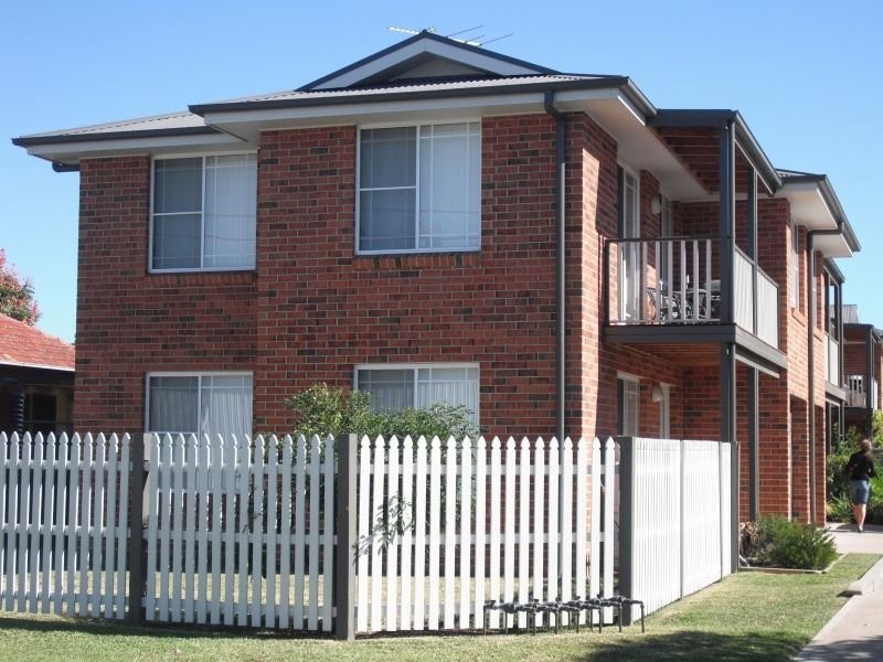 2/25 Bathurst Street, Singleton NSW 2330