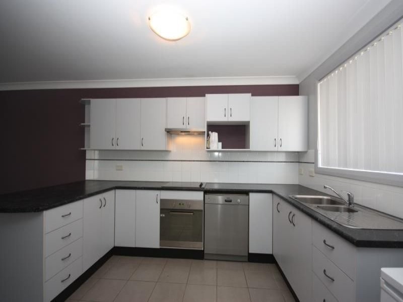 2/25 Bathurst Street, Singleton NSW 2330