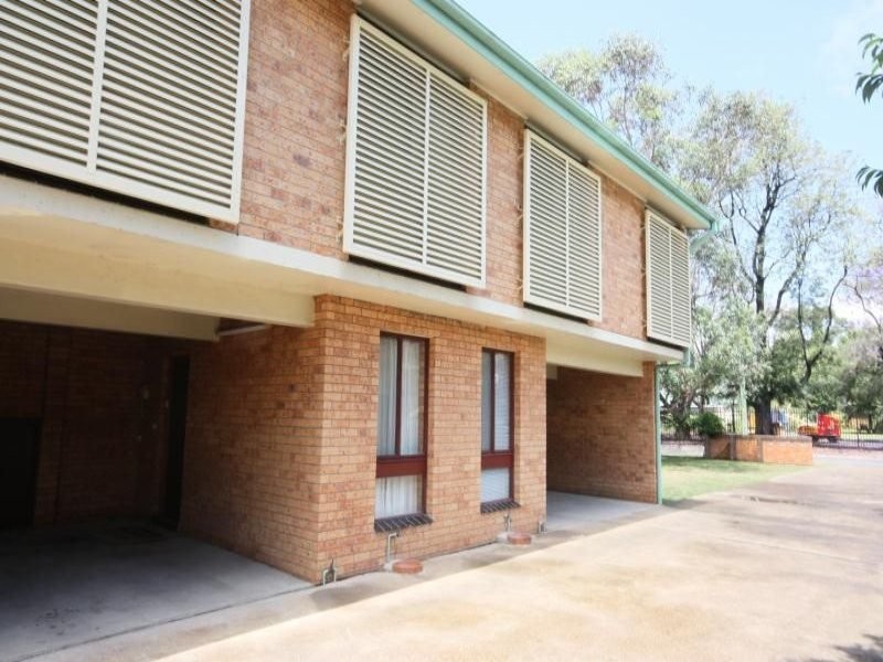 1/24 Elizabeth Street, Singleton NSW 2330