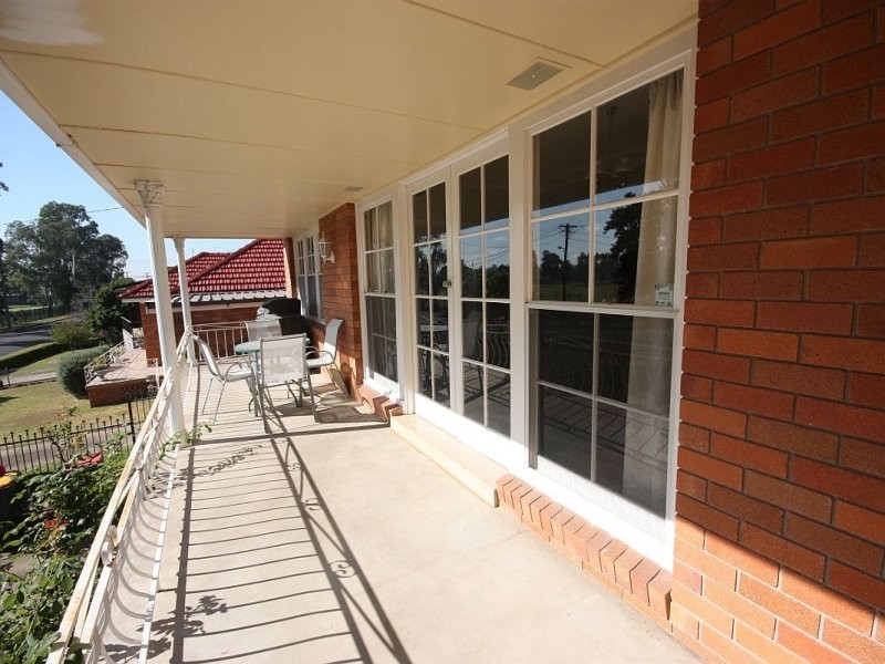 24 Edinburgh Avenue, Singleton NSW 2330