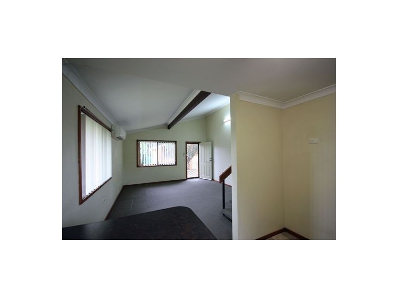 8/18 Howe Street, Singleton NSW 2330