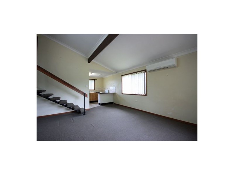 8/18 Howe Street, Singleton NSW 2330