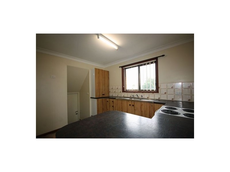 8/18 Howe Street, Singleton NSW 2330