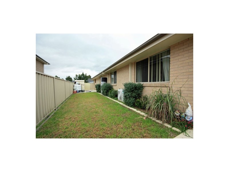 2/32 Wattle Ponds Road, Singleton NSW 2330