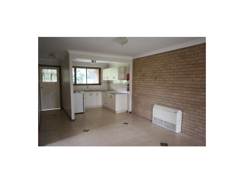 1/8 Button Close, Singleton NSW 2330