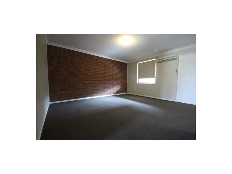2/20 Mitchell Avenue, Singleton NSW 2330