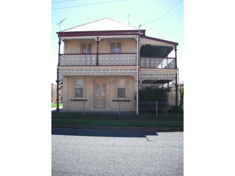 2/36 William Street, Singleton NSW 2330