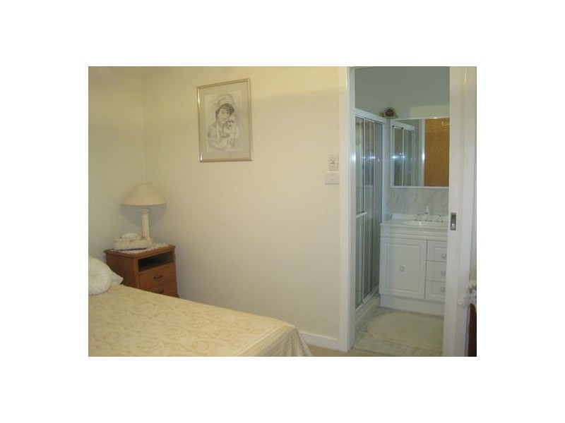 16 Barton Avenue, Singleton NSW 2330