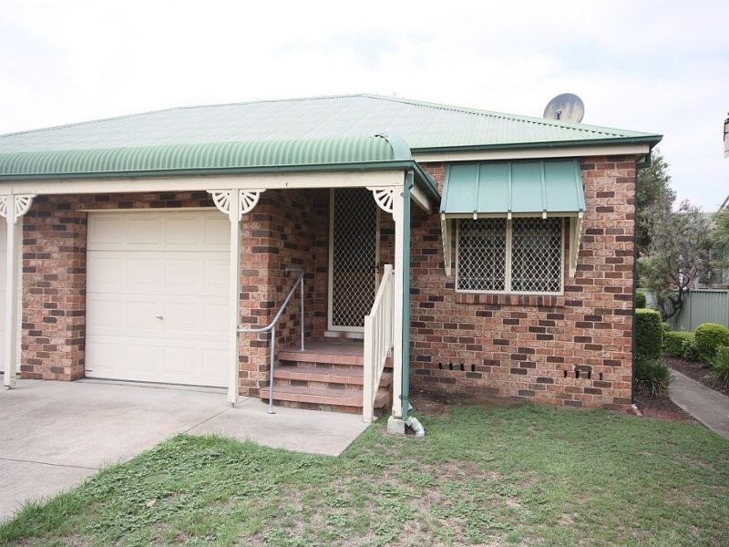 2/39 Castlereagh Street, Singleton NSW 2330