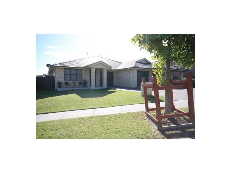 6 McGrogan Avenue, Singleton NSW 2330
