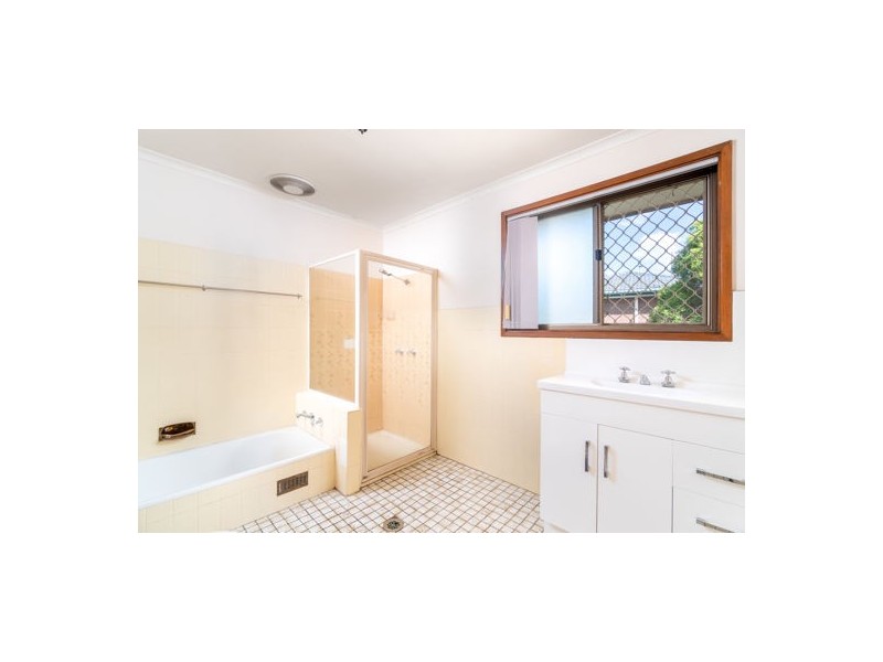 8 Button Close, Singleton NSW 2330
