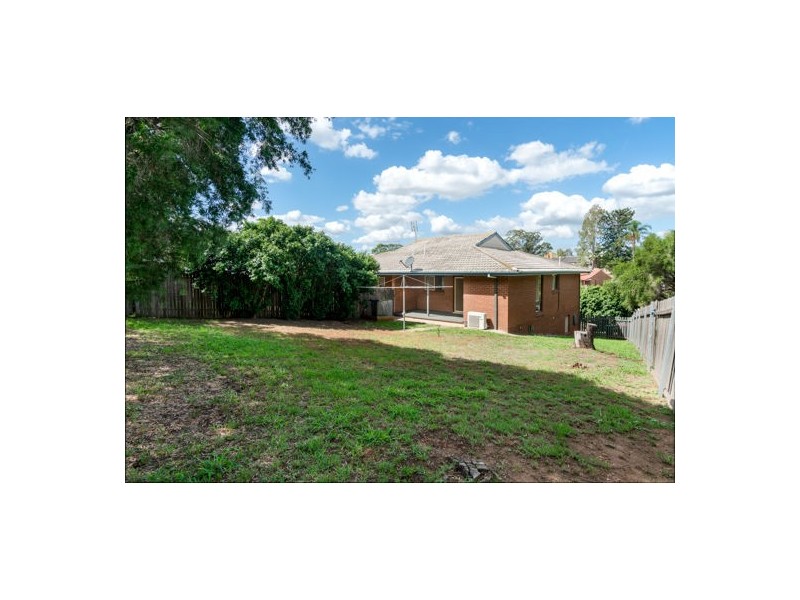 8 Button Close, Singleton NSW 2330