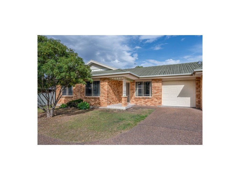 2/11 Richards Avenue, Singleton NSW 2330