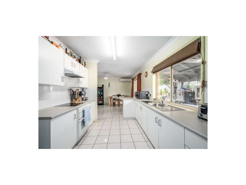 2/11 Richards Avenue, Singleton NSW 2330