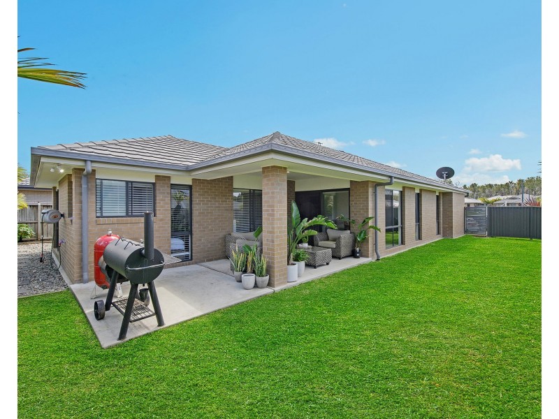 7 Alumni Way, Thrumster NSW 2444