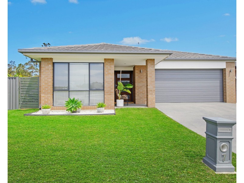 7 Alumni Way, Thrumster NSW 2444