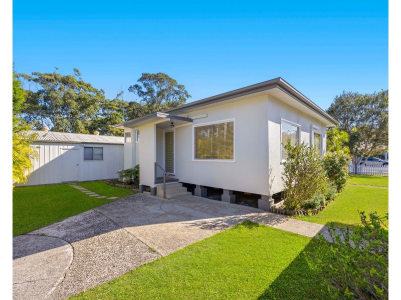 9 Evans Street, Lake Cathie NSW 2445