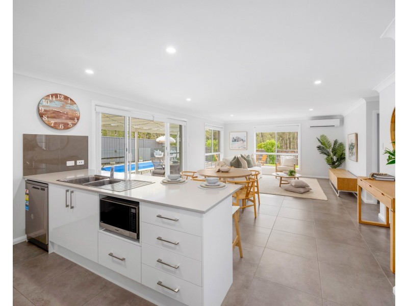 8 Assembly Close, Thrumster NSW 2444