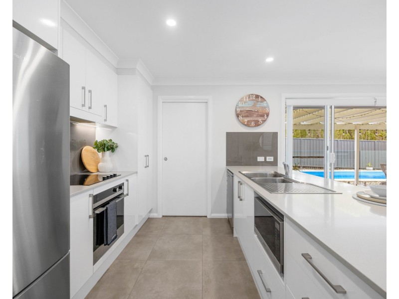 8 Assembly Close, Thrumster NSW 2444