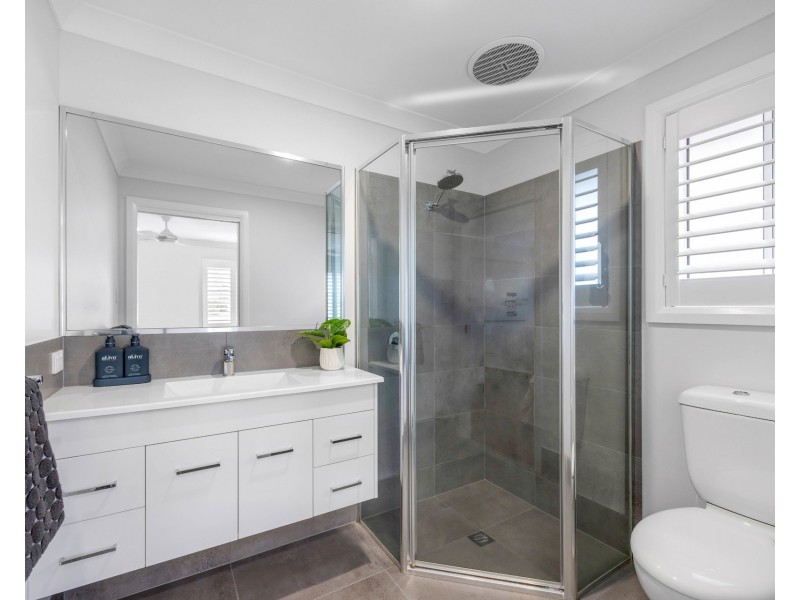 8 Assembly Close, Thrumster NSW 2444