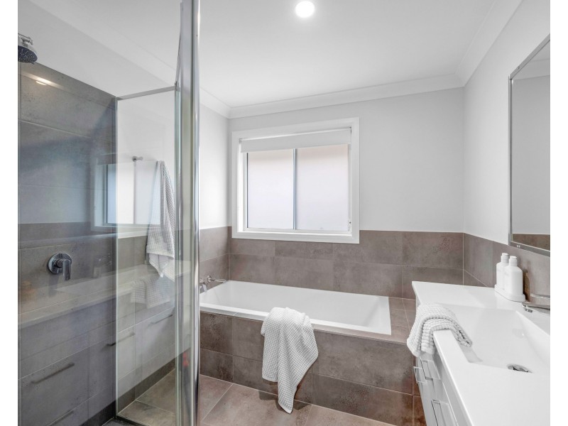 8 Assembly Close, Thrumster NSW 2444