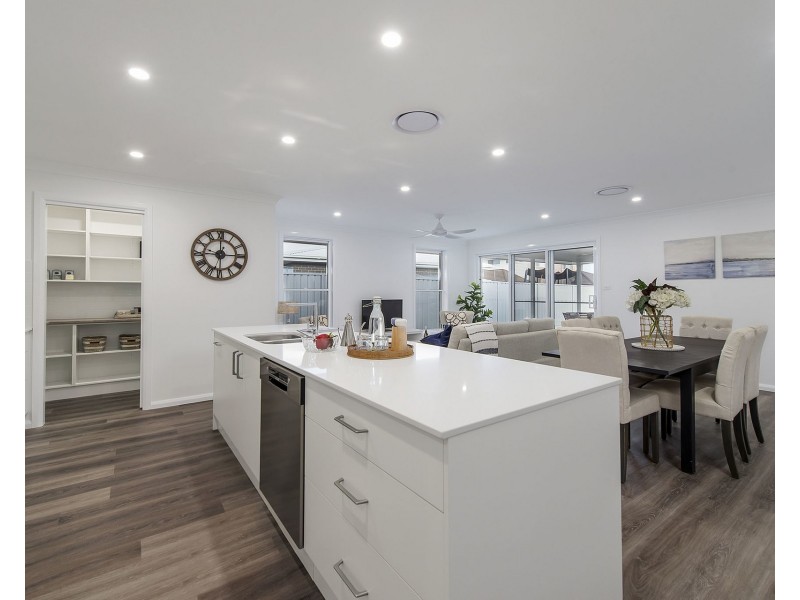 4 Dominica Street, Lake Cathie NSW 2445