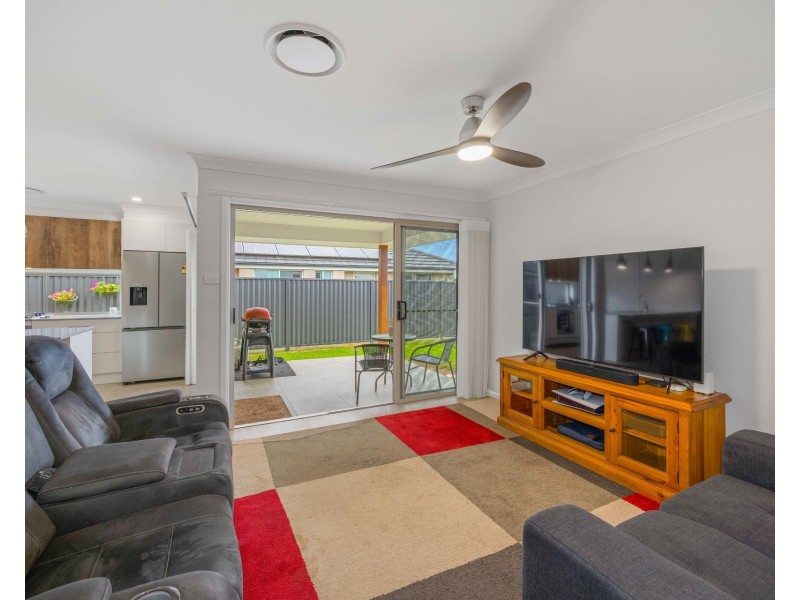 12 Scott Street, Thrumster NSW 2444