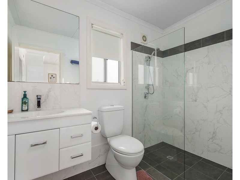 5 Lyons Close, Thrumster NSW 2444