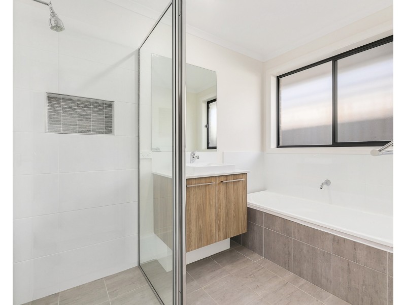 2 Meehan Street, Thrumster NSW 2444