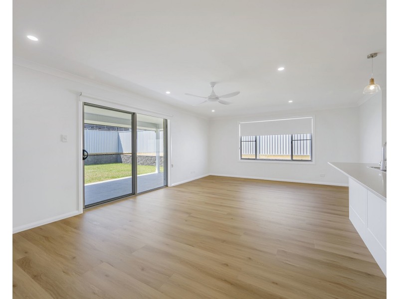 15 Dominica Street, Lake Cathie NSW 2445