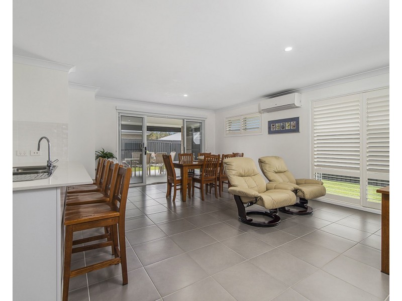 12 Masters Street, Thrumster NSW 2444