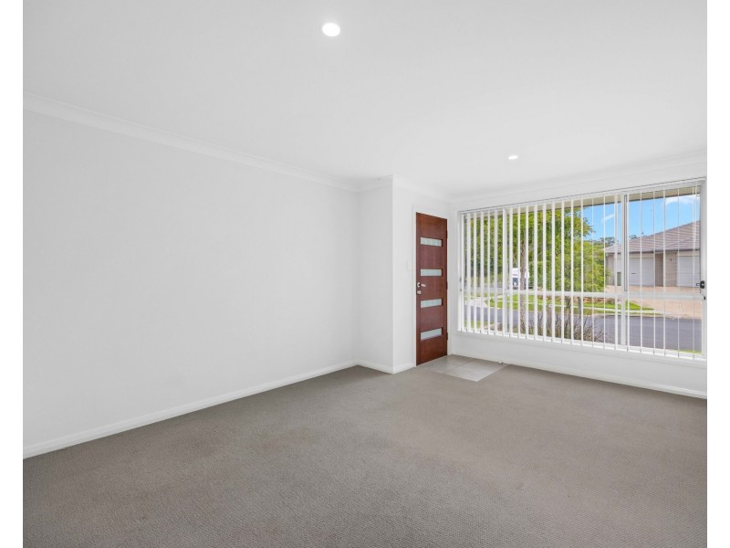 2/2 Academic Street, Thrumster NSW 2444