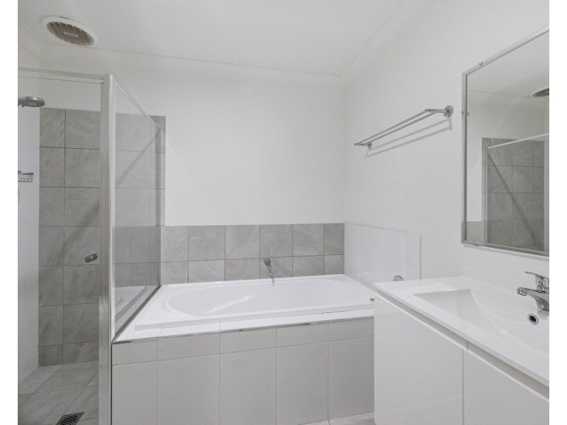 2/2 Academic Street, Thrumster NSW 2444