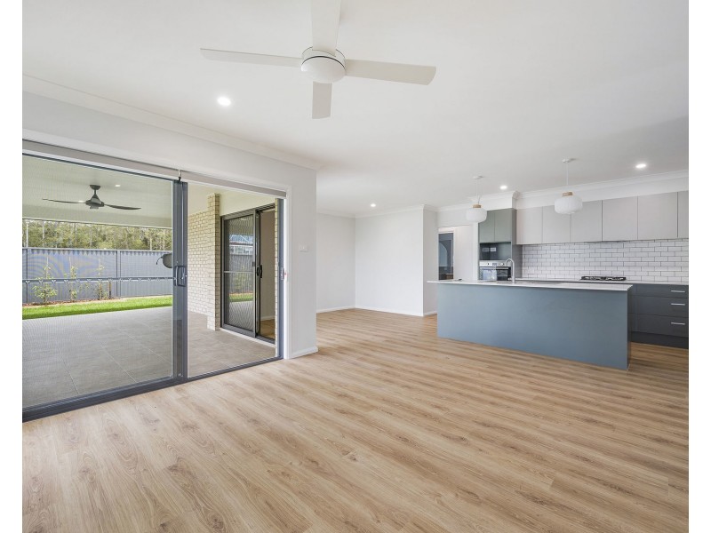 14 Commander Street, Thrumster NSW 2444