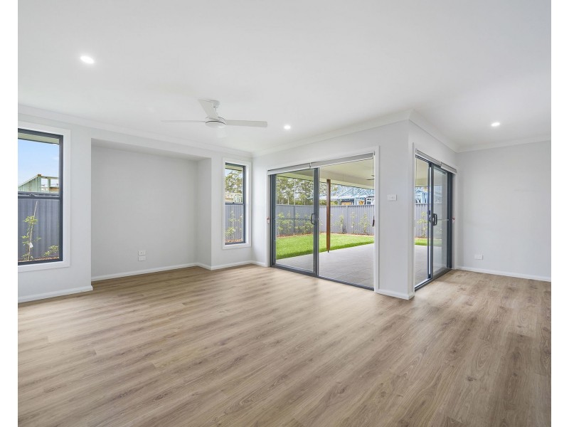 14 Commander Street, Thrumster NSW 2444