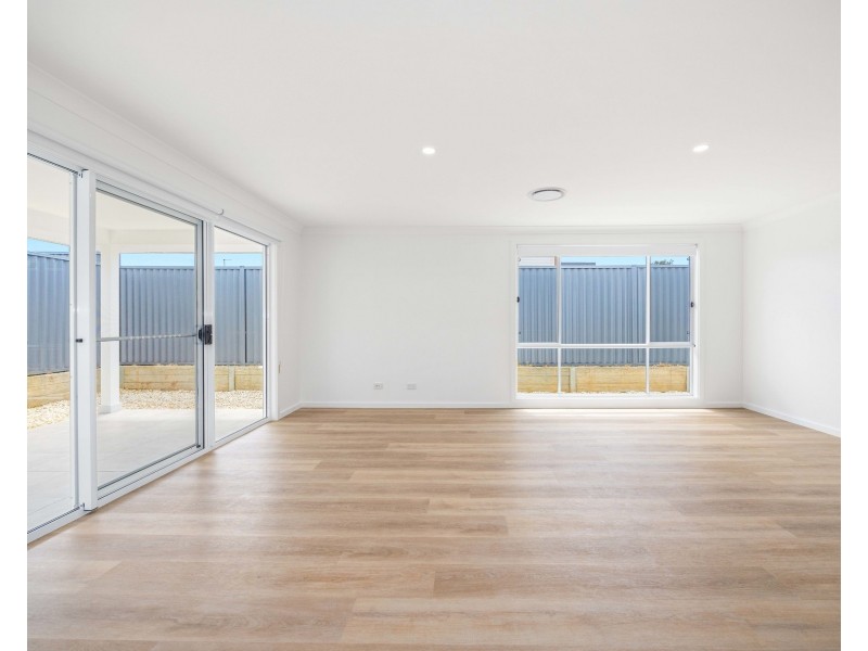 105 Neave Way, Thrumster NSW 2444