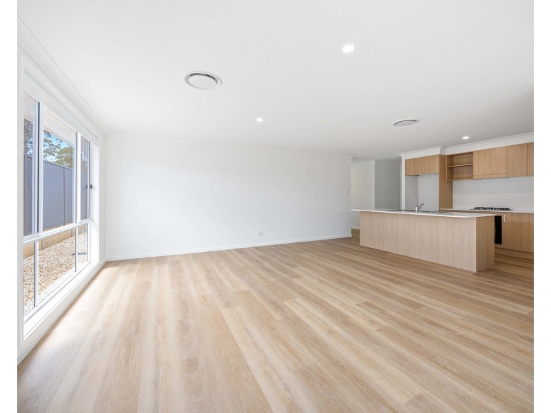 105 Neave Way, Thrumster NSW 2444