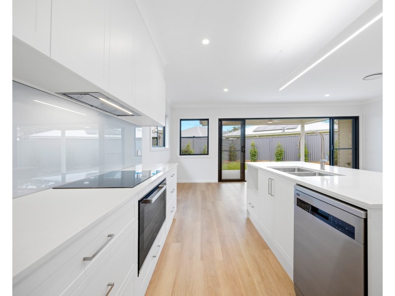 4A Amity Crescent, Thrumster NSW 2444