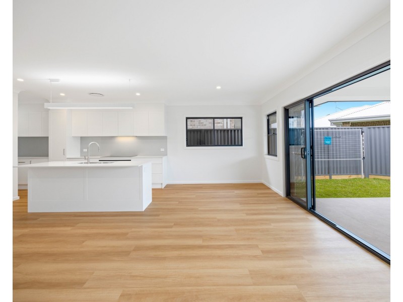 4A Amity Crescent, Thrumster NSW 2444