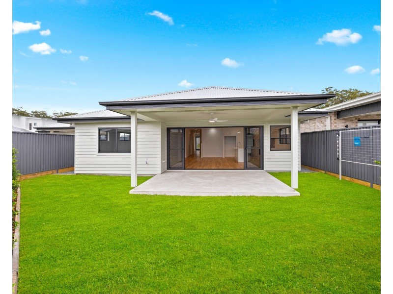 4A Amity Crescent, Thrumster NSW 2444