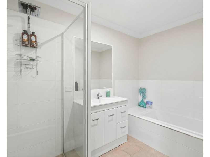 2b Aubin Avenue, Thrumster NSW 2444