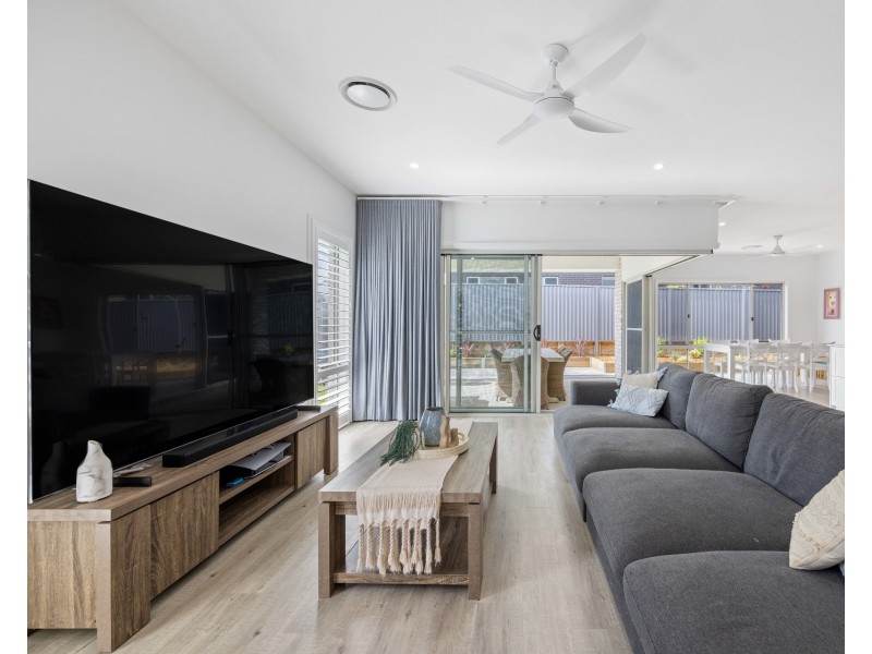 12 Wells Avenue, Thrumster NSW 2444